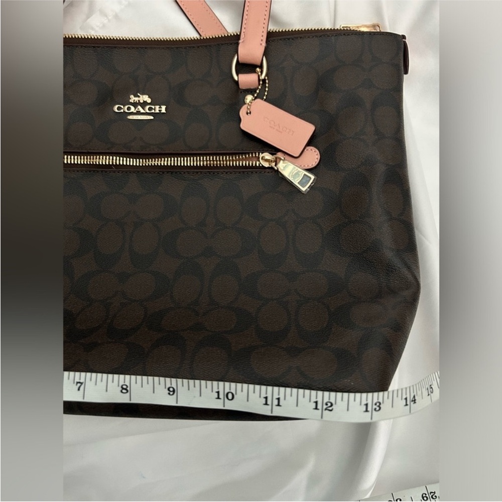 Coach Gallery tote in signature canvas
NWT brown with light pink - Picture 13 of 15